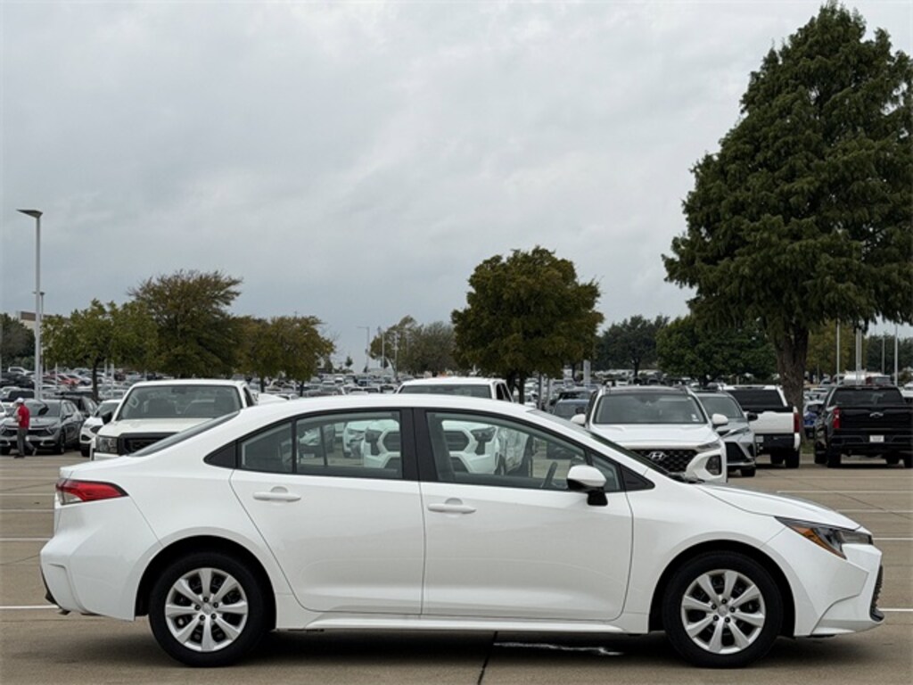 Certified 2025 Toyota Corolla LE Sedan