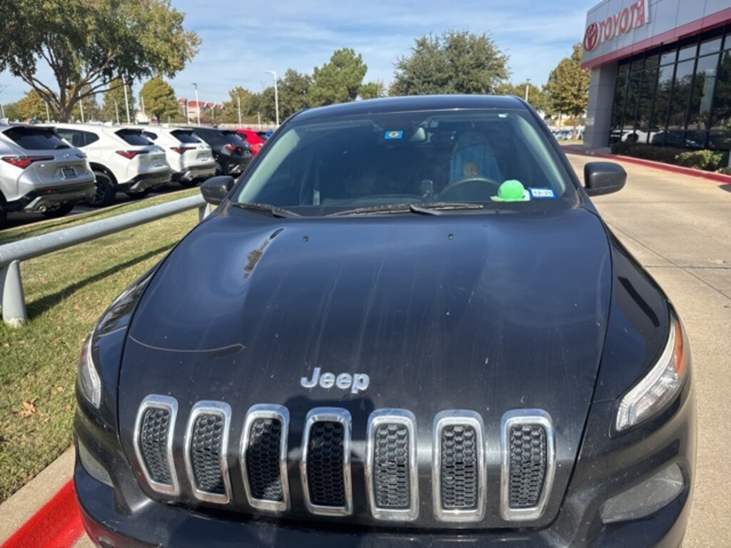 Used 2016 Jeep Cherokee Sport SUV