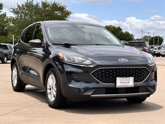 Used 2022 Ford Escape SE with VIN 1FMCU0G67NUB10860 for sale in Arlington, TX
