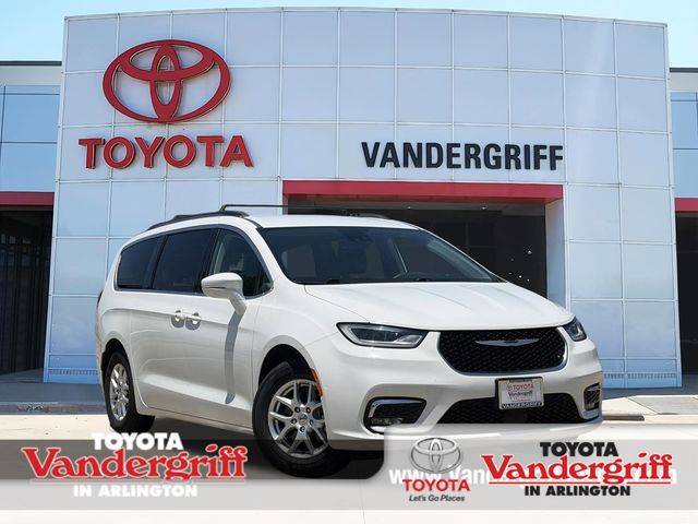 2022 Chrysler Pacifica Touring L's photo