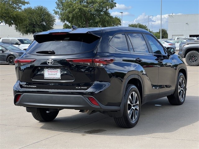 2024 Toyota Highlander XLE photo 3