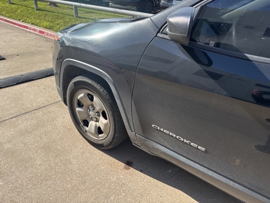 Used 2016 Jeep Cherokee Sport SUV