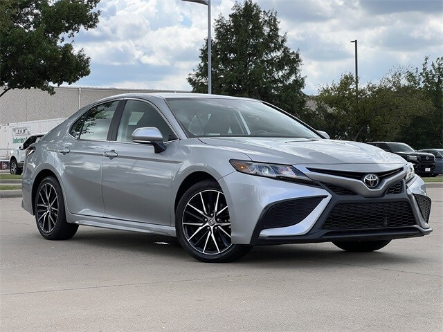 2024 Toyota Camry SE photo 2
