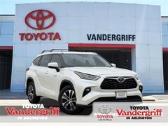 Used 2020 Toyota Highlander Hybrid XLE SUV Arlington