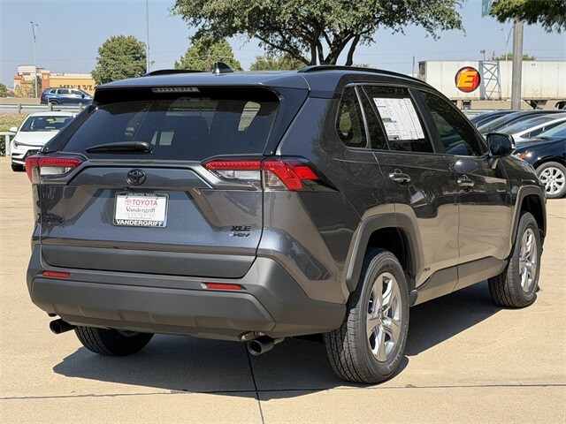 2025 Toyota RAV4 Hybrid XLE photo 4