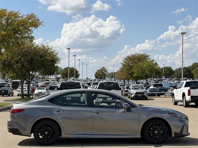 2025 Toyota Camry SE photo 2