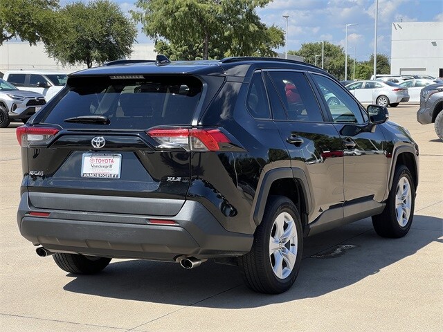 2021 Toyota RAV4 XLE photo 2