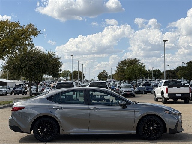 2025 Toyota Camry SE photo 2