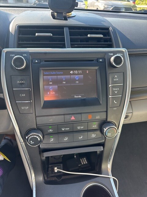 2016 Toyota Camry LE photo 3