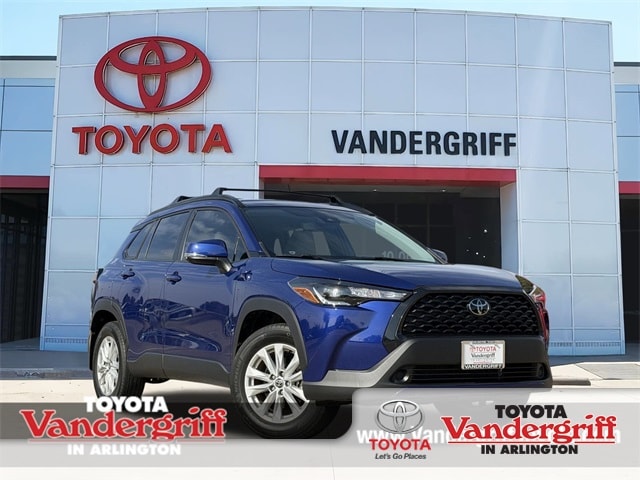 2022 Toyota Corolla Cross LE's photo