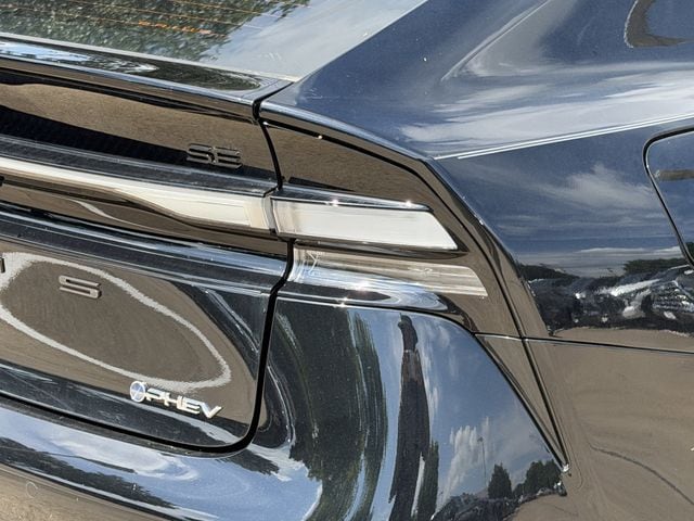 2026 Toyota Prius Plug-in Hybrid SE - Photo 7