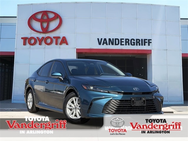 2026 Toyota Camry LE's photo