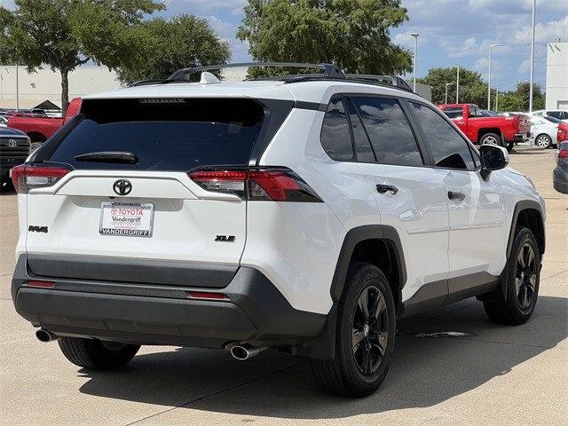2022 Toyota RAV4 XLE photo 2