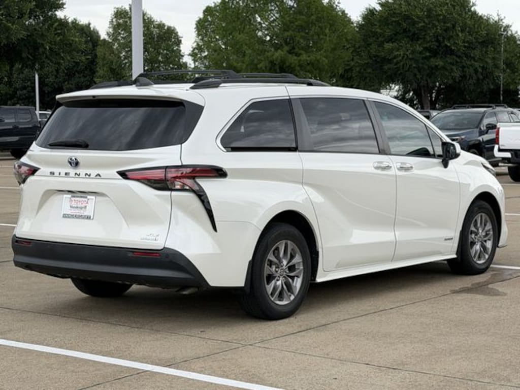 Certified 2021 Toyota Sienna XLE Van