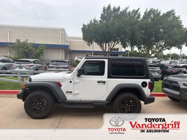 2025 Jeep Wrangler Sport's photo