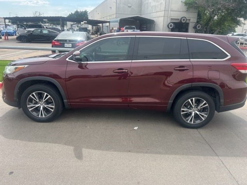 Used 2017 Toyota Highlander LE SUV