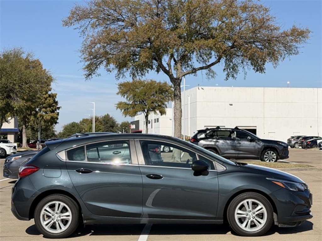 Used 2018 Chevrolet Cruze LT Hatchback