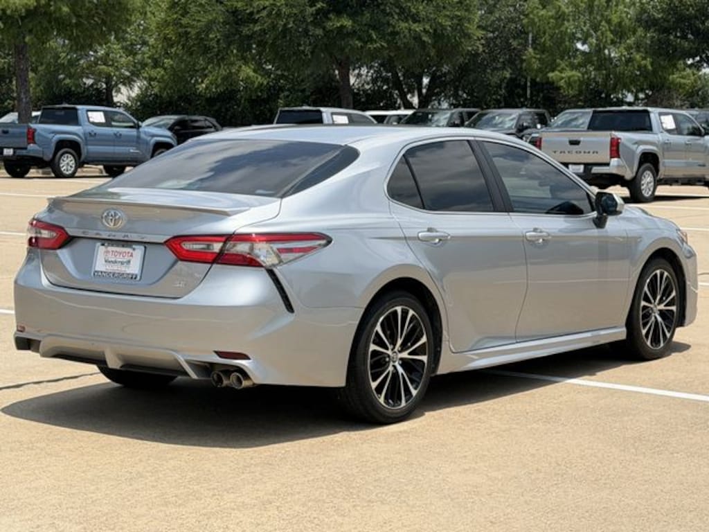 Used 2018 Toyota Camry SE Sedan