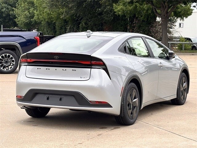 2026 Toyota Prius LE photo 4