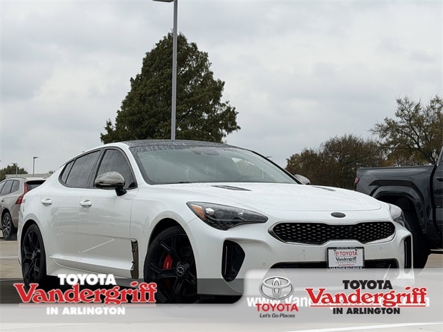 2019 Kia Stinger GT2's photo