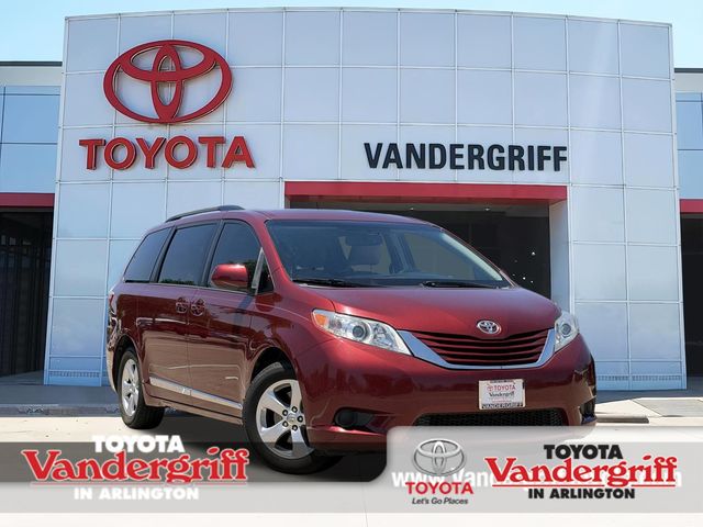 2015 Toyota Sienna LE V6 7-Passenger Access Seat's photo