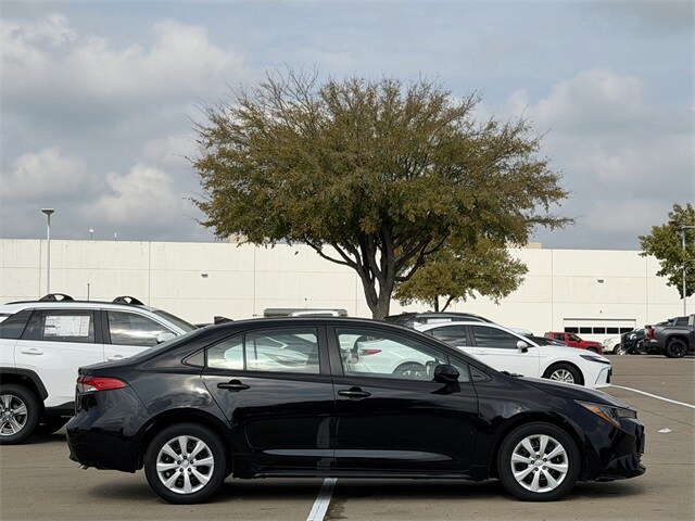 2024 Toyota Corolla LE photo 2