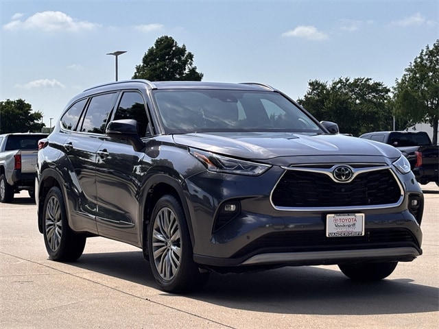 Certified 2022 Toyota Highlander Platinum with VIN 5TDFZRAH2NS093486 for sale in Arlington, TX