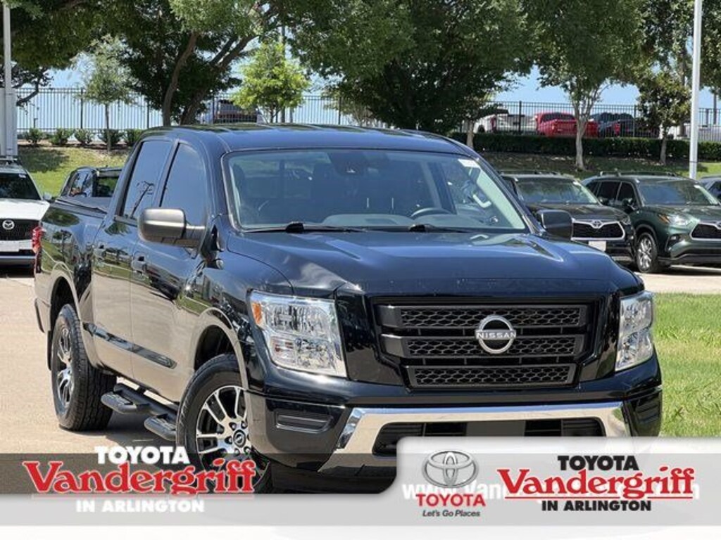 Used 2024 Nissan Titan SV Truck Crew Cab