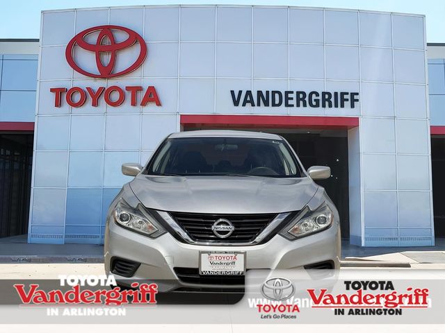 Brilliant Silver 2018 Nissan Altima Sedan Front-Wheel Drive Continuously Variable Transmission