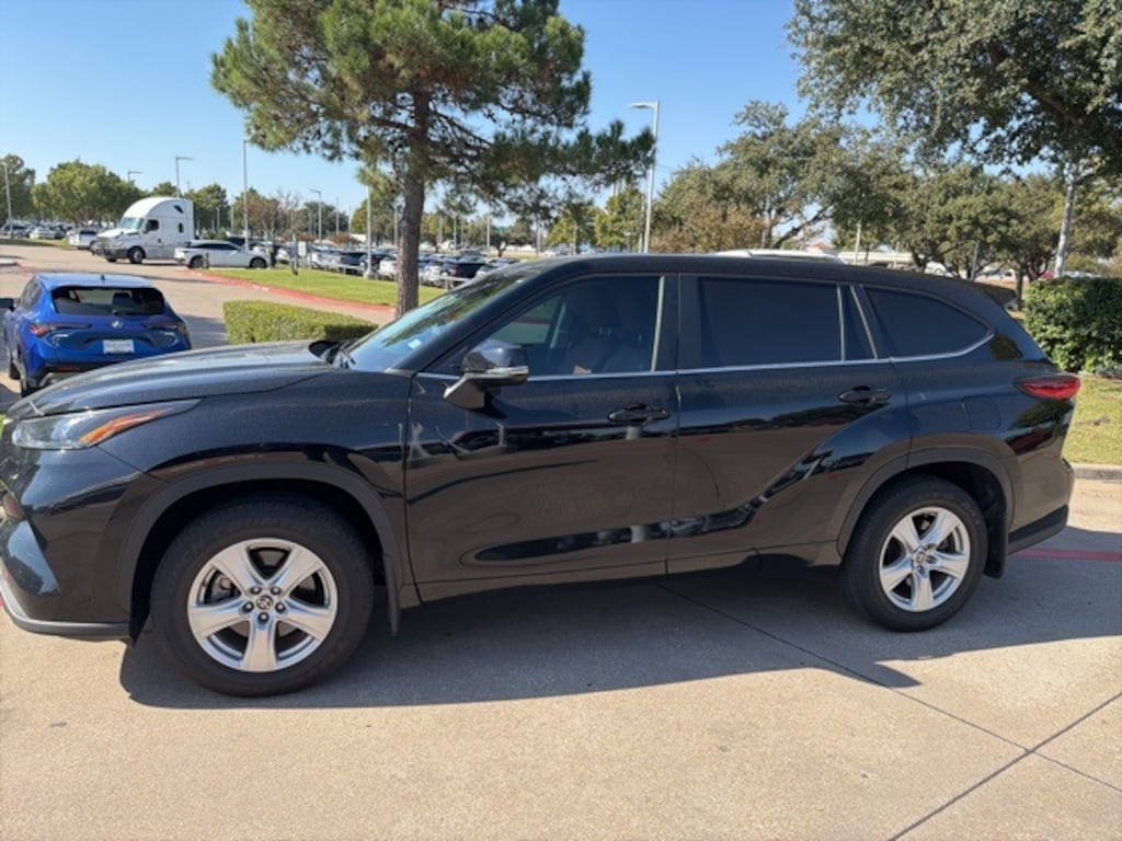 Used 2023 Toyota Highlander L SUV