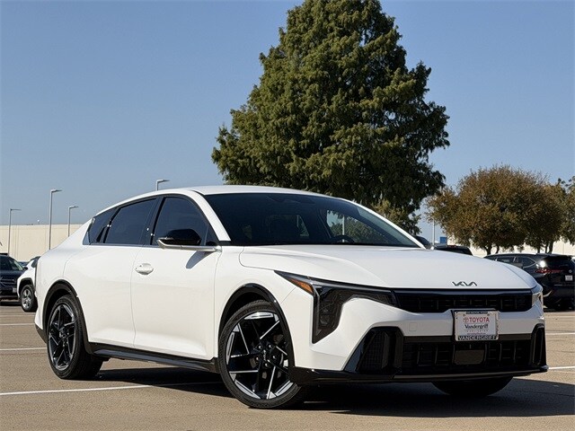 2025 Kia K4 GT-Line photo 2