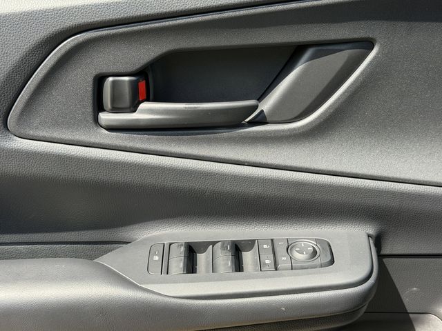 2026 Toyota Prius Plug-in Hybrid SE - Photo 21
