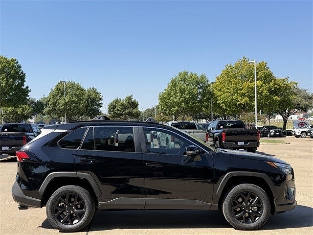 2025 Toyota RAV4 XLE photo 3