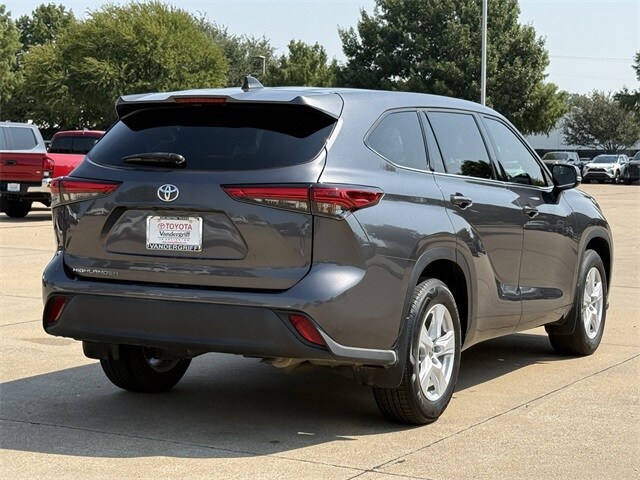 2022 Toyota Highlander L photo 2