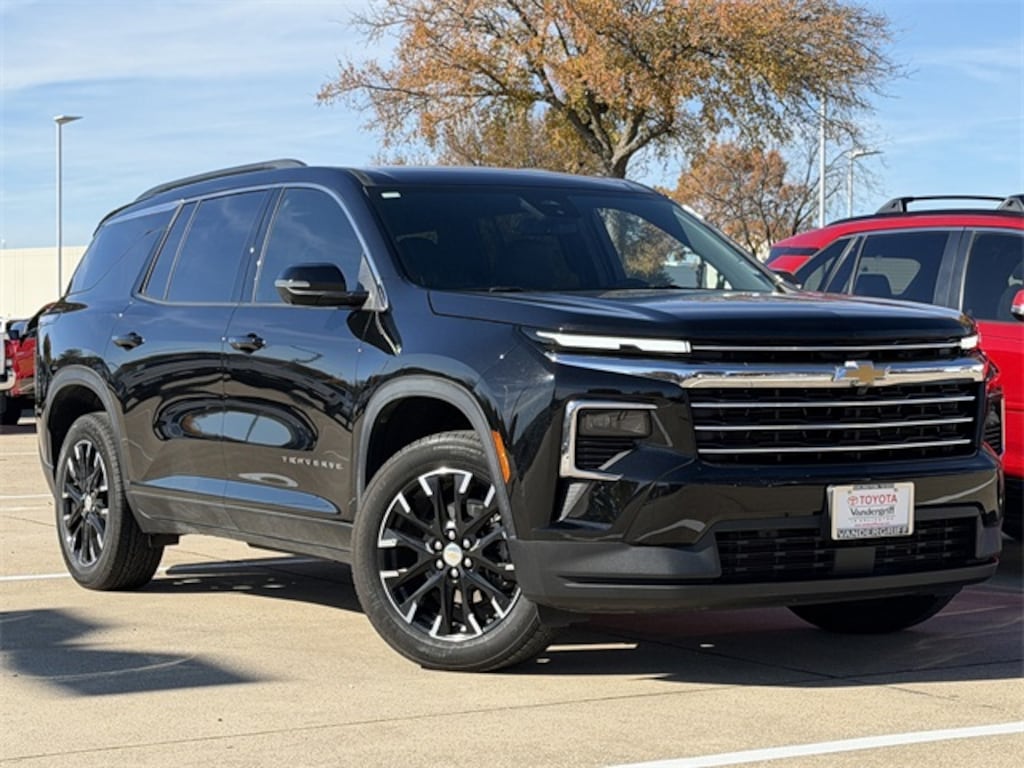 Used 2024 Chevrolet Traverse LT SUV