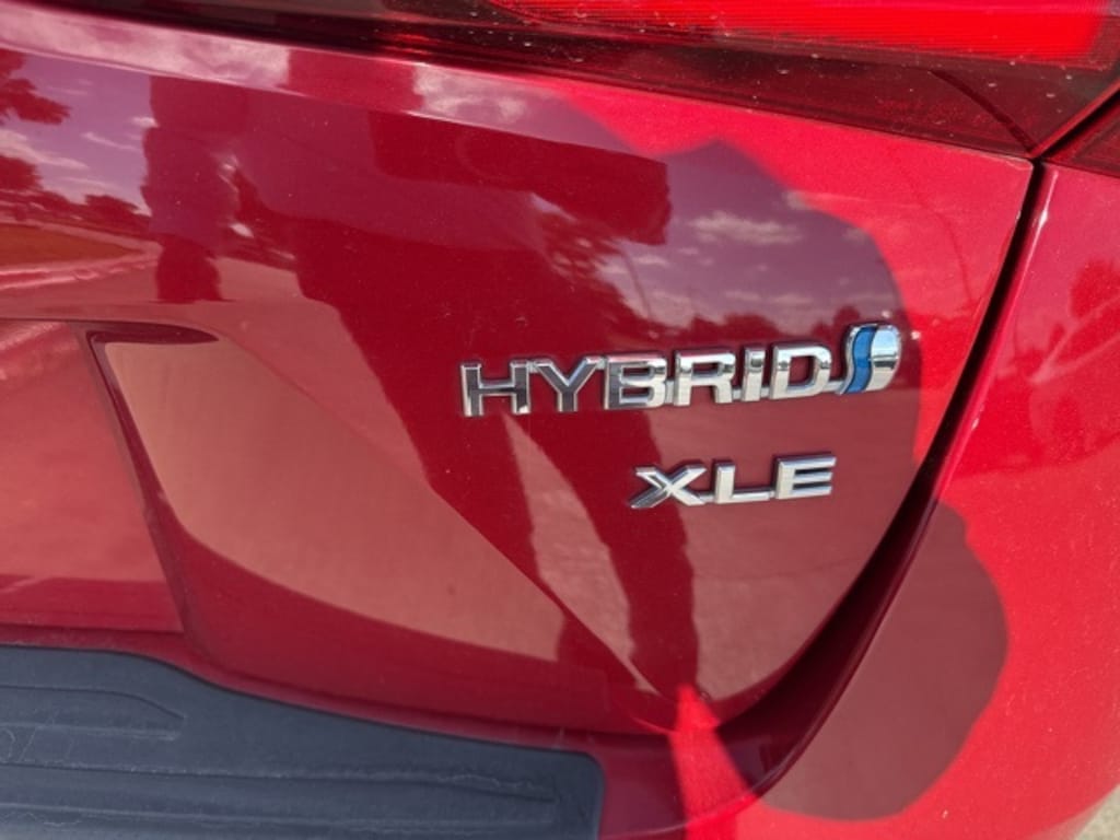 Used 2022 Toyota Prius L Hatchback