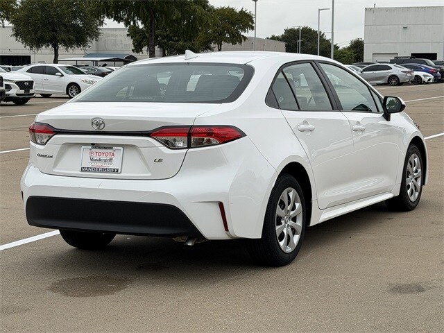 2025 Toyota Corolla LE photo 2