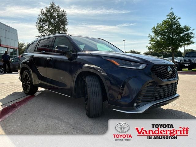 2025 Toyota Highlander XSE AWD's photo