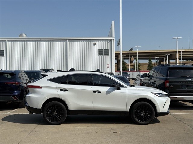 2024 Toyota Venza XLE photo 3