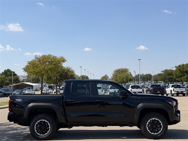 2024 Toyota Tacoma TRD Off-Road photo 3