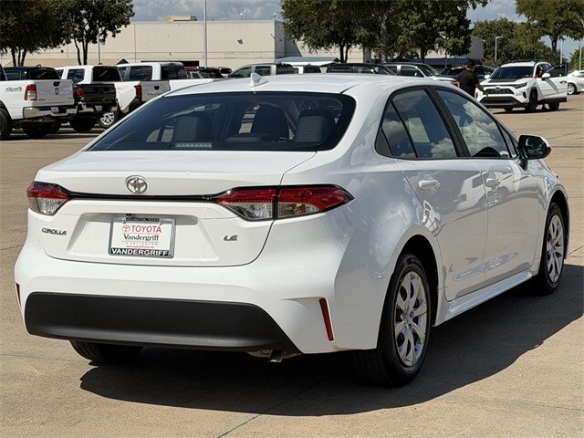 2025 Toyota Corolla LE photo 4