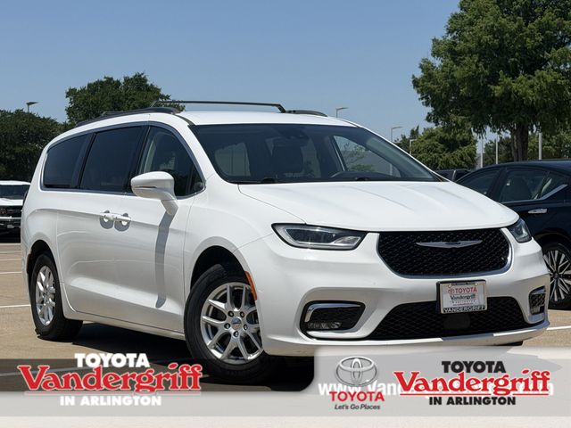 2022 Chrysler Pacifica Touring L's photo