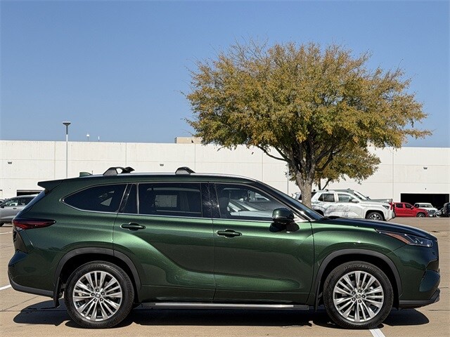 2024 Toyota Highlander Limited photo 3