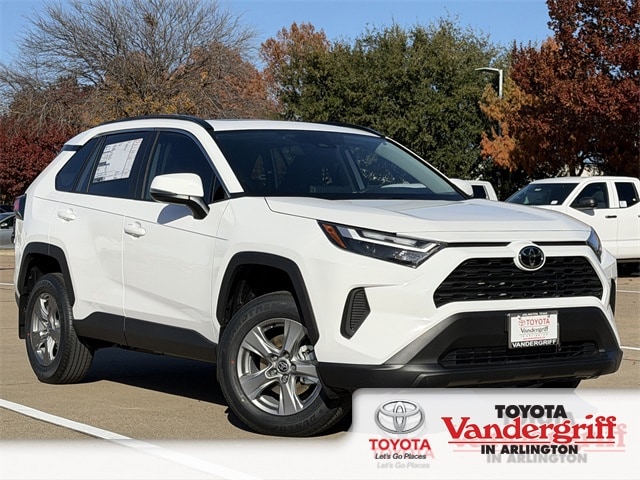 2025 Toyota RAV4 XLE's photo
