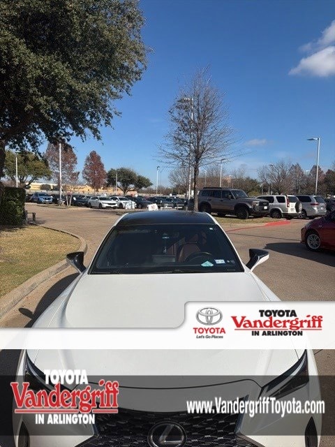 2021 Lexus IS 300's photo