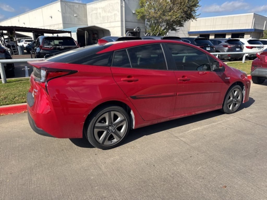 Used 2022 Toyota Prius L Hatchback