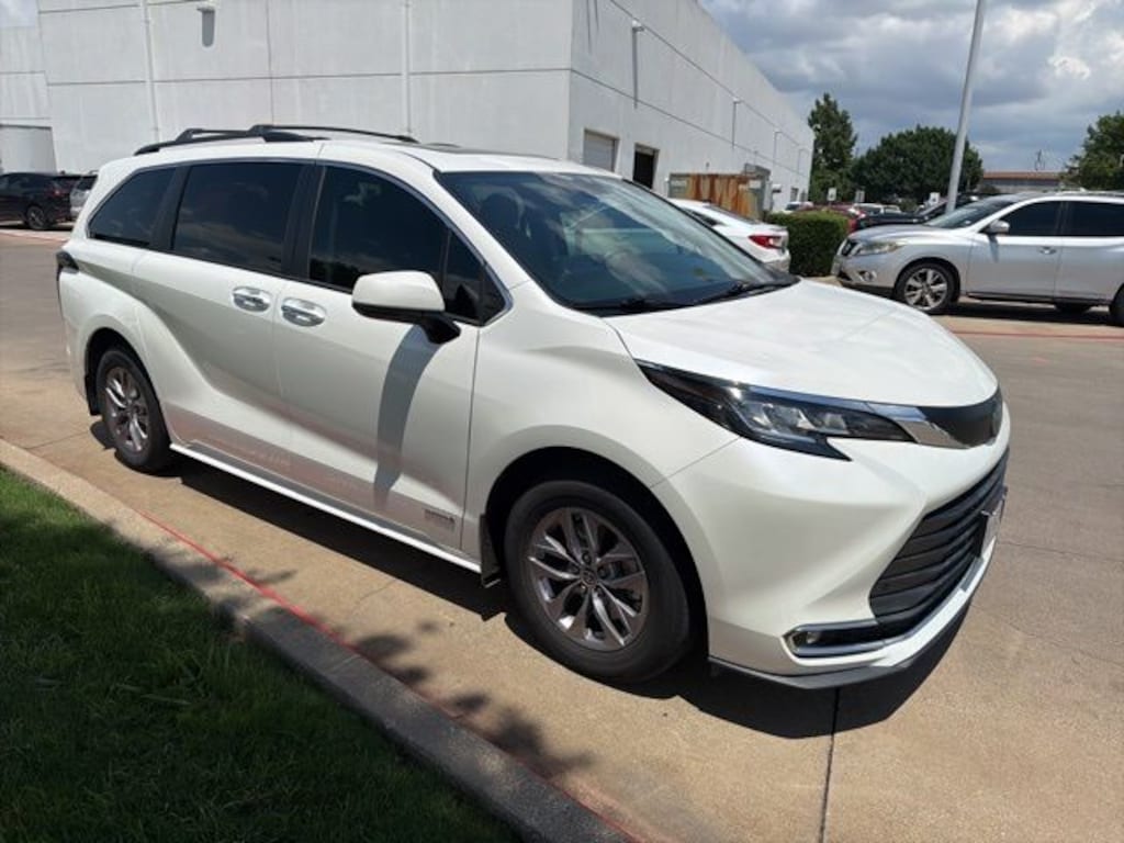 Used 2021 Toyota Sienna XLE Van