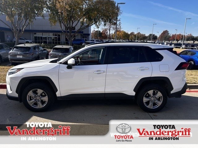 2024 Toyota RAV4 XLE's photo