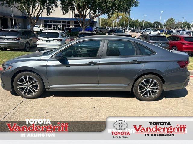 Platinum Gray Metallic 2025 Volkswagen Jetta Sedan Front-Wheel Drive 8-Speed Automatic