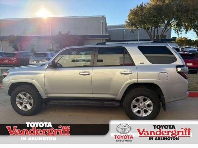 2022 Toyota 4Runner SR5's photo